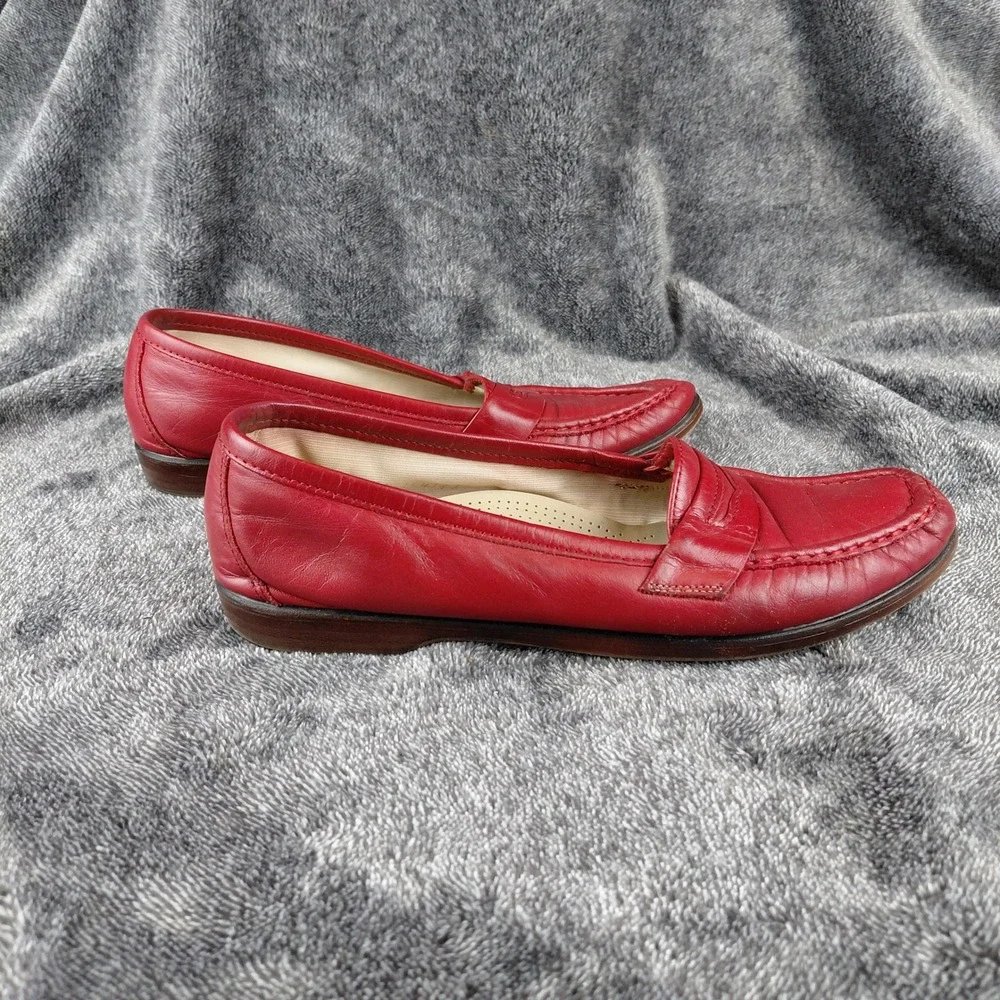 SAS women red